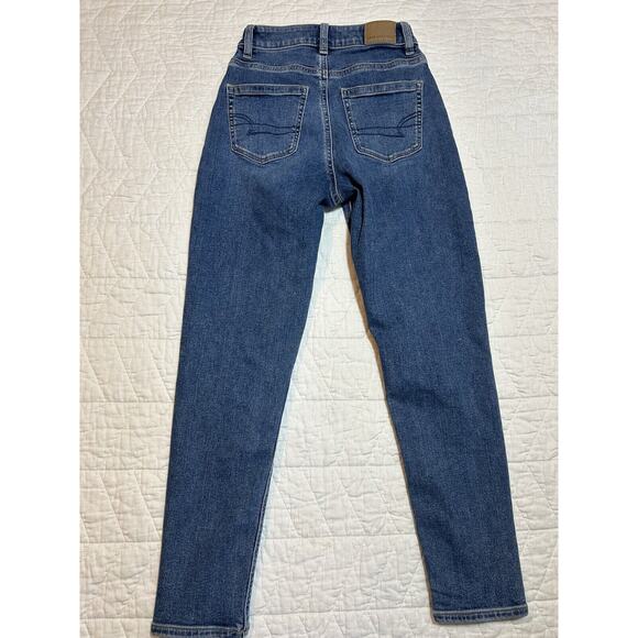 American Eagle Women's 000 Short Medium Wash Mom Jeans Denim High Rise - Picture 8 of 8